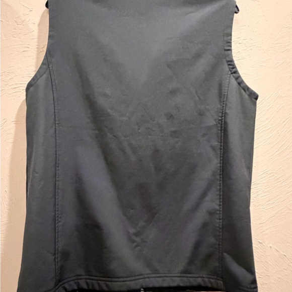 Storm Creek Men’s Gray Vest with Yellow Logo Sz small 
T1 - Picture 6 of 15